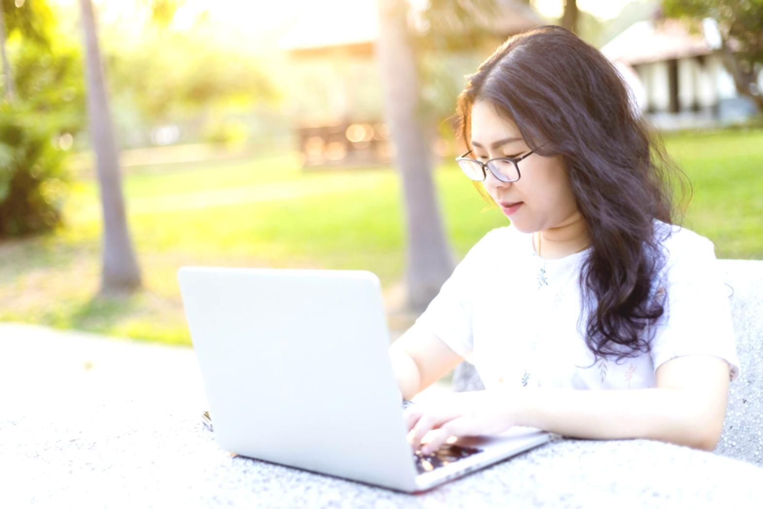 Laboratoire de test avec équipements mobiles variés
